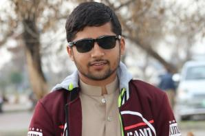 Yasir  (Pákistán , Swabi - 19 let)